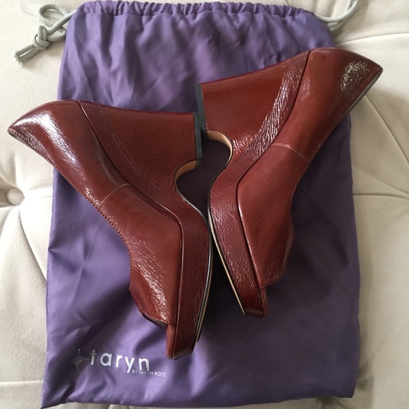 Taryn Rose Peep Toe Leather Wedges NWT - Picture 3 of 6